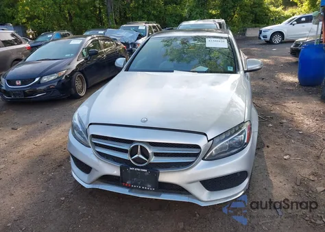 2015 Mercedes-Benz C 300 4Matic/Luxury 4Matic/Sport 4Matic z USA, uszkodzony, nr VIN 55SWF4KB8FU089243